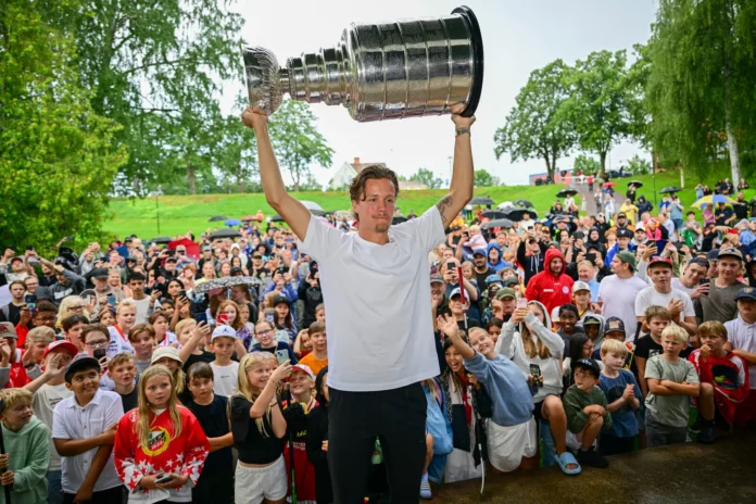 Jesper Boqvist Brings Stanley Cup Home to Hedemora